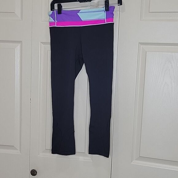 LULULEMON Cropped Black Legging with a Colorful Waistband Size 4 - Picture 2 of 7